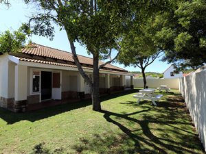 2 Bed Apartment in Keurboomstrand