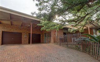 4 Bedroom House in Constantia Park