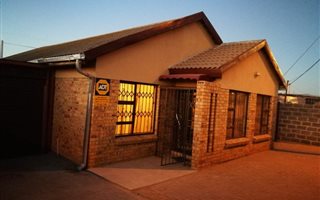 3 Bedroom House in Bloemdal