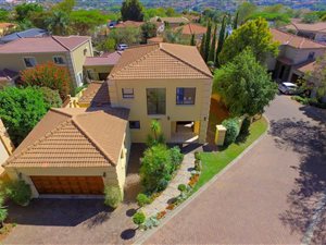 3 Bed Cluster in Featherbrooke Estate