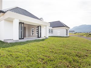4 Bed House in Kingswood Golf Estate