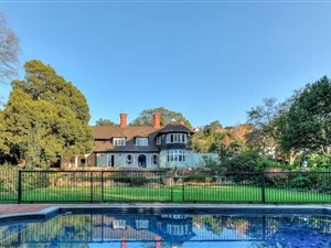 5 Bed House in Westcliff