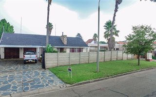 5 Bedroom House in Parkrand
