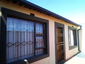 2 Bedroom House in Molapo