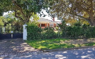 5 Bedroom House in West Hill