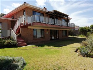 5 Bed House in Boggomsbaai