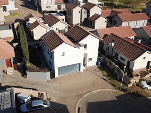 3 Bed House in Olympus AH