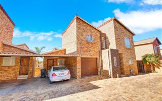 3 Bedroom Townhouse in Willowbrook
