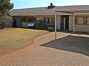6 Bed House in Florida Hills