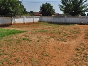 558 m² Land available in Rothdene