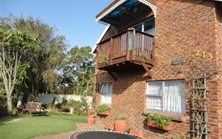 4 Bedroom House in Sunrise on Sea