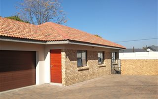2 Bedroom Simplex in Brackenhurst