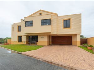 4 Bed House in Stilbaai