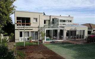 7 Bedroom House in Hermanus Heights