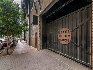 Bachelor apartment in Maboneng