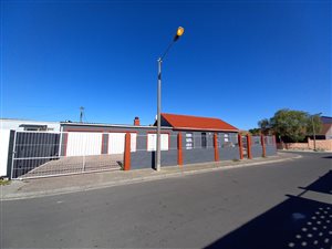 3 Bed House in Malibu Village