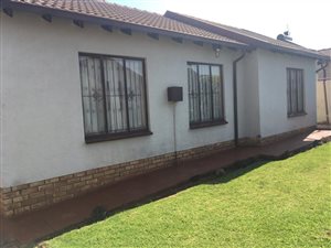3 Bed House in Clayville