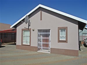 2 Bed House in Raceway