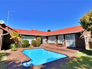3 Bed House in Boat Lake Village