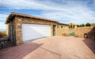 2 Bedroom House in Kamma Park