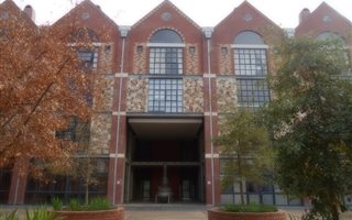 1 Bedroom Apartment in Onder Papegaaiberg