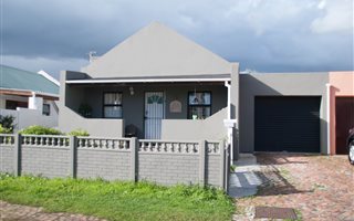 3 Bedroom House in Anchorage Park