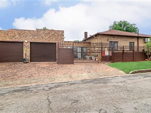 3 Bed House in Roodepoort North