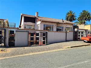 6 Bed House in Newlands