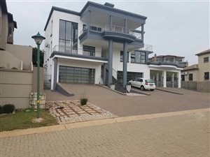 4 Bed House in Bronkhorstbaai