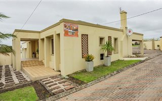 9 Bedroom House in Haven Hills