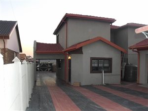 4 Bed House in Schoongezicht