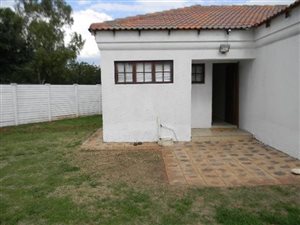 2 Bed Garden Cottage in Henley on Klip
