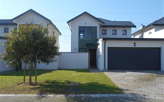 3 Bedroom House in Buh Rein Estate