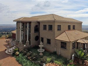 5 Bed House in Protea Ridge
