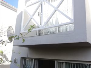 2 Bed Townhouse in Diep River