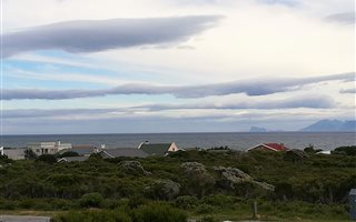 714 m² Land available in De Kelders