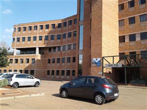 209 m² Office Space in Bruma