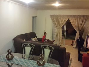 3 Bed Townhouse in Ravenswood