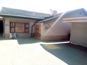 4 Bed House in Kloofsig