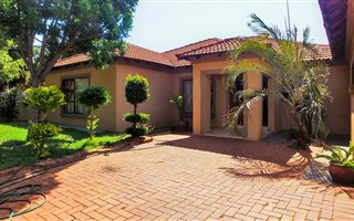 5 Bedroom House in Bendor