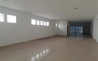 300 m² Commercial space in Overport
