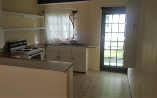 Bachelor apartment in Winston Park