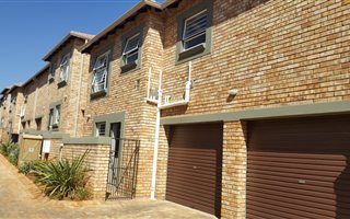 3 Bedroom Townhouse in Wilgeheuwel