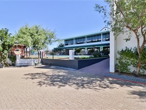 3 Bed Apartment in Somerset West Central