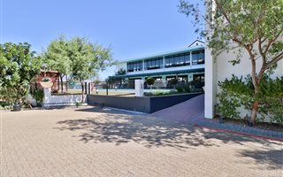3 Bedroom Apartment in Somerset West Central