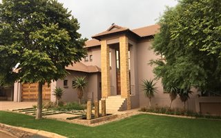 3 Bedroom House in Country View Estate