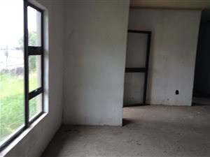 7 Bed House in Limit Hill