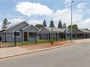 2 Bed Duet in Bloemspruit