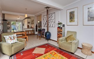 2 Bedroom House in Rosebank