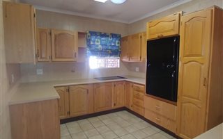 3 Bedroom Townhouse in Glen Marais